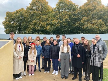 Photo avec les élèves et leur professeur